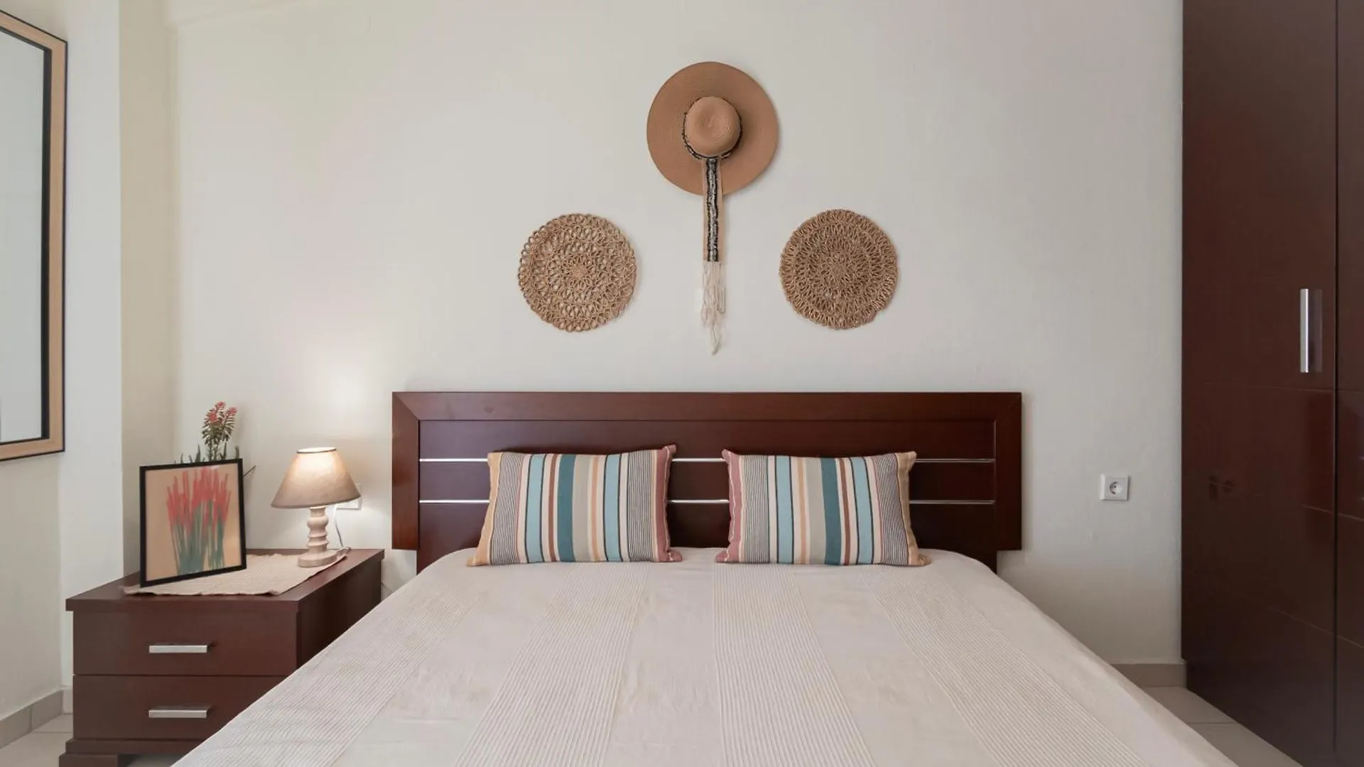 Tommy Seafront Apartments By Rentalspro - Nea Flogita Halkidiki